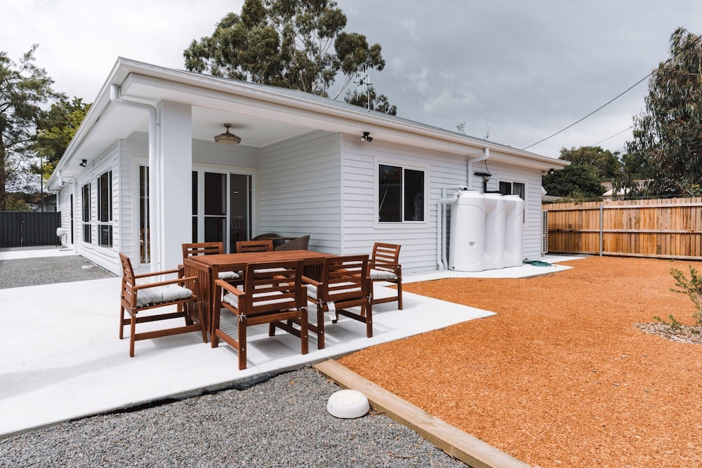 Exquisitely Spacious 3 Bed Home — 4-Star Luxury Hotel in Canberra, Australia