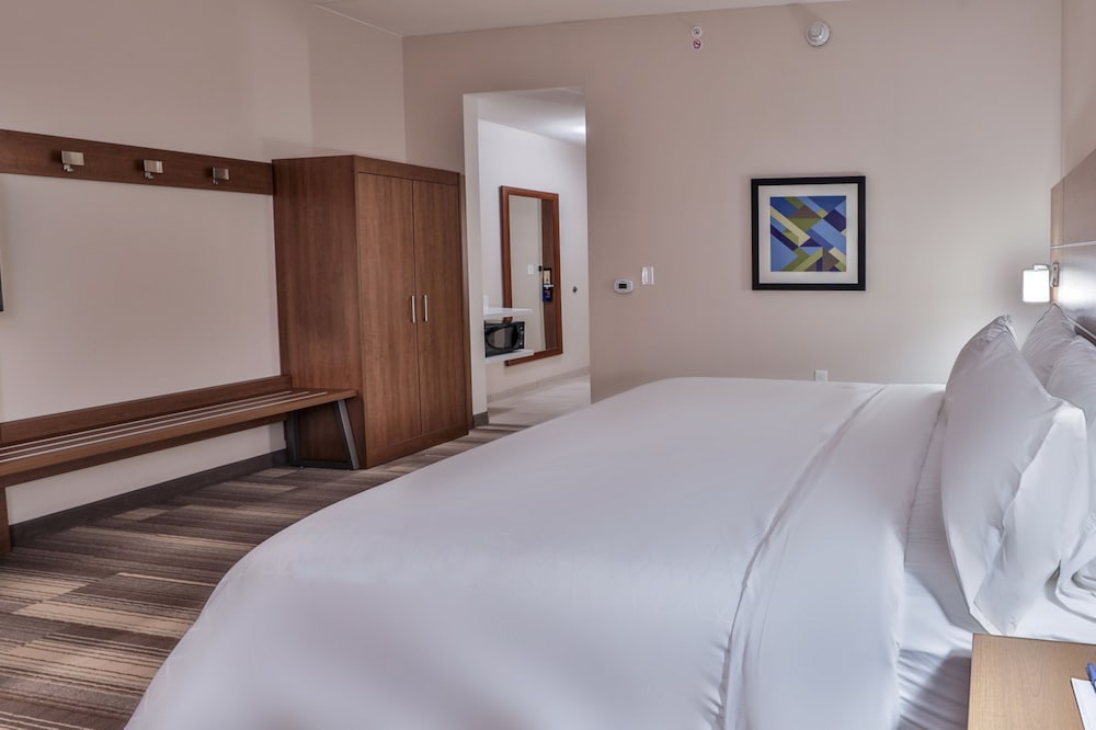 Holiday Inn Express & Suites Nashville Metrocenter Downtown by IHG - photo 26