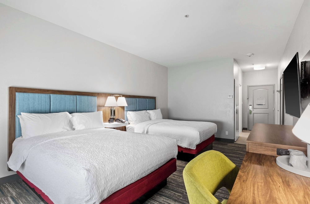 Hampton Inn & Suites Mount Pleasant - photo 17