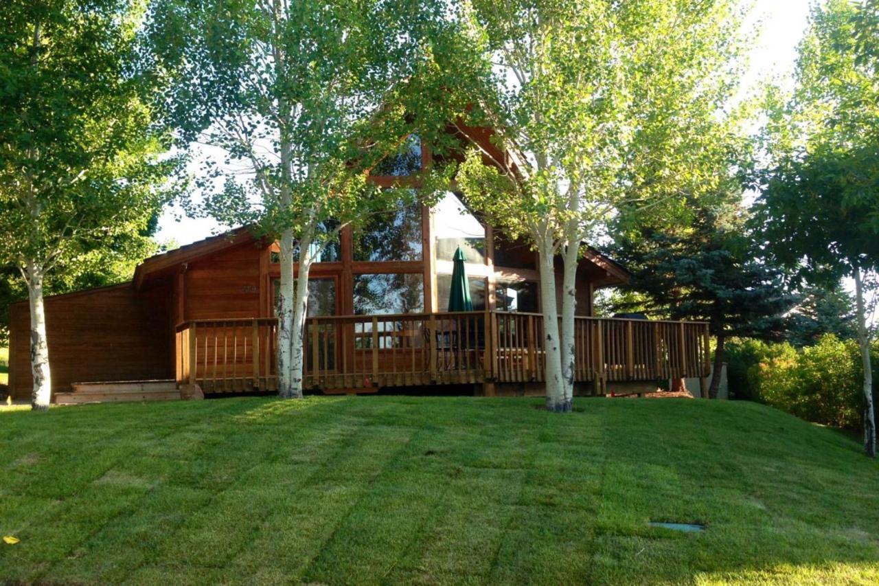 Aspen Hideaway Cabin — 4-Star Luxury Hotel in Garden City, United States