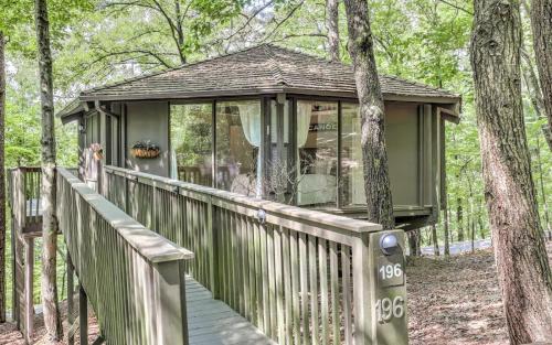 Treetopper Hideaway A Relaxing Chic Bungalow — 4-Star Luxury Hotel in Jasper, United States