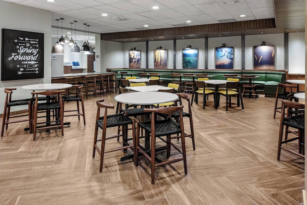 Fairfield by Marriott Port Clinton Waterfront - photo 20