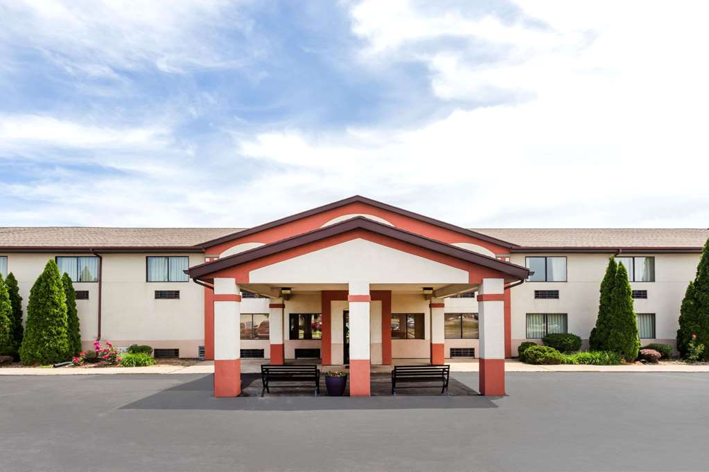 Super 8 by Wyndham Plymouth - photo 2