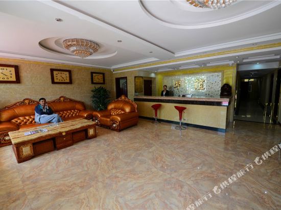 Huayi Express Hotel — hotel near Golmud Airport