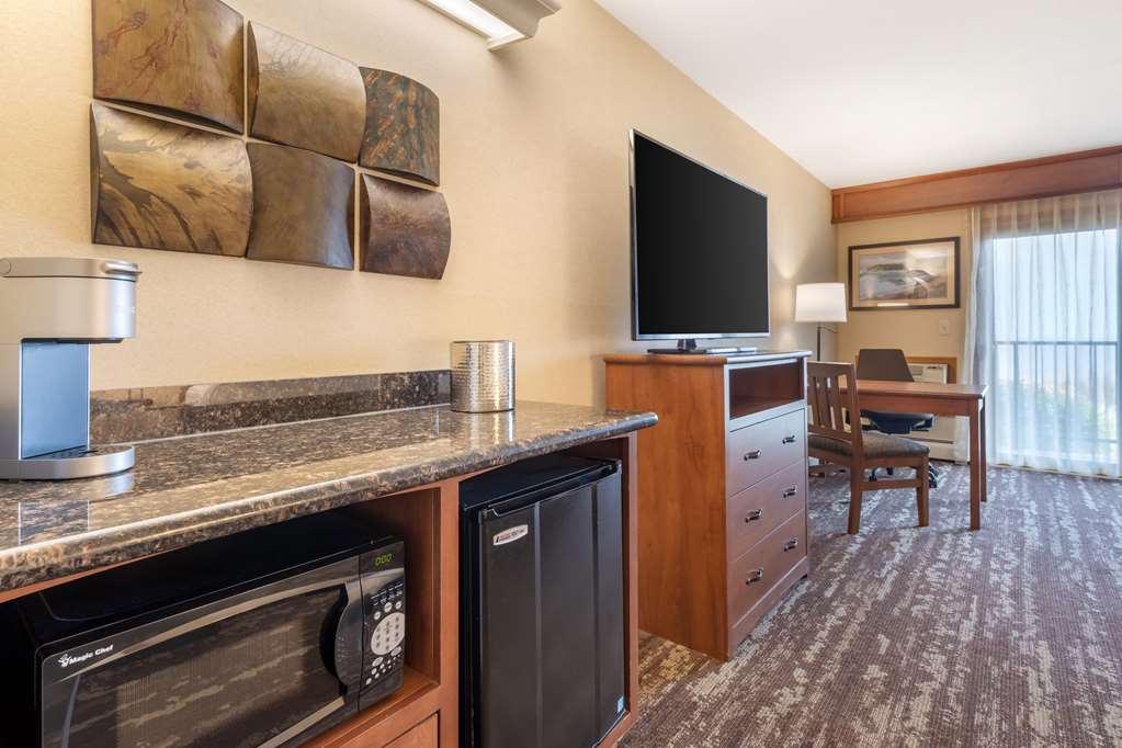 Best Western Plus Superior Inn - photo 42