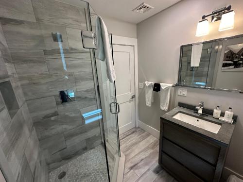 Entire Modern 7 Unit 7 Bath Boutique Inn - photo 43
