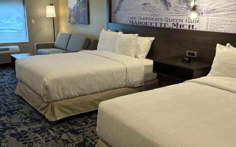 Best Western Plus Marquette Hotel Suites - photo 12