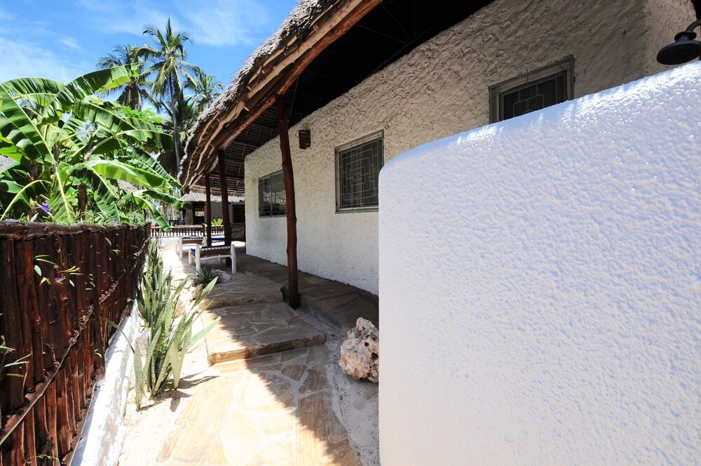 Villa Jiwe with Pool ZanzibarHouses — 4-Star Luxury Hotel in Kiwengwa, Tanzania