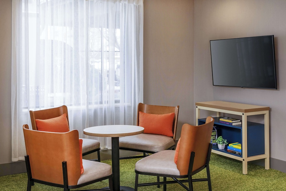 Spark by Hilton Denver International Airport - photo 3