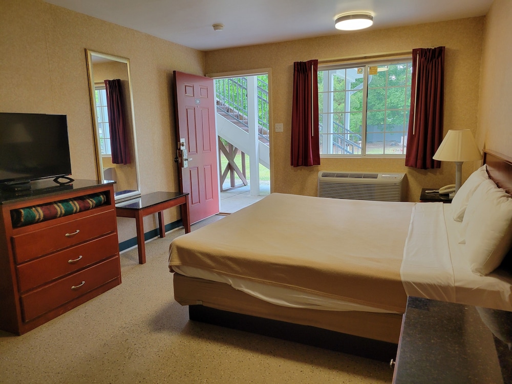 Atrium Inn - photo 9
