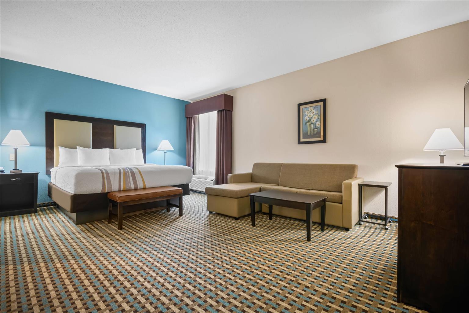 La Quinta Inn & Suites by Wyndham Stonington Mystic Area - photo 35