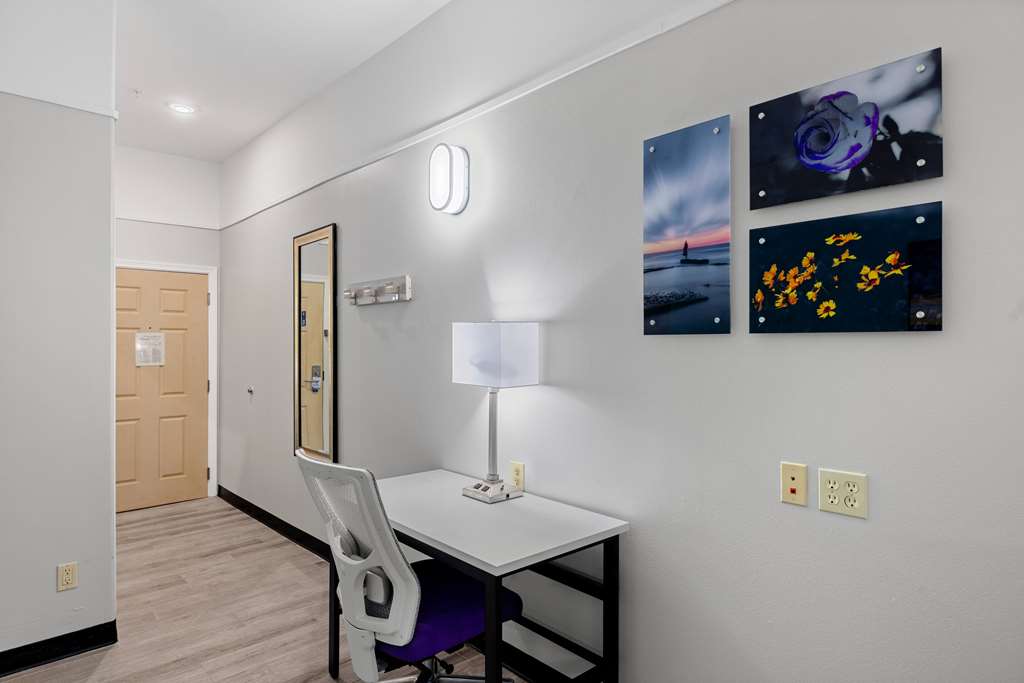 La Quinta Inn & Suites by Wyndham Raymondville - photo 72
