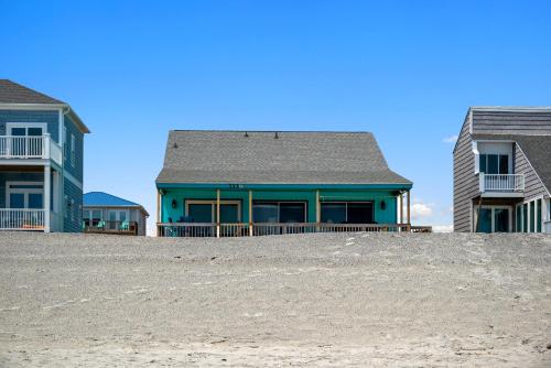A Pirate's Paradise by Oak Island Accommodations - photo 36