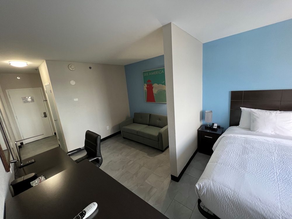 Travelodge by Wyndham Ozone Park - photo 18