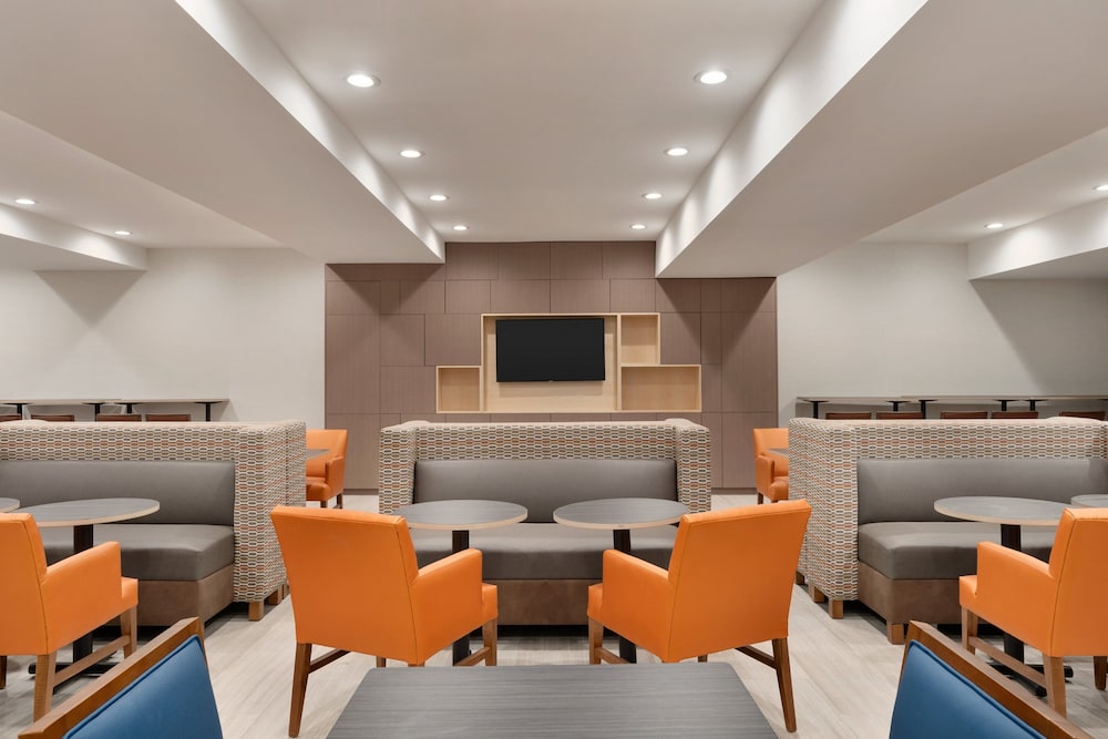 Holiday Inn Express Jamaica JFK AirTrain NYC by IHG - photo 3