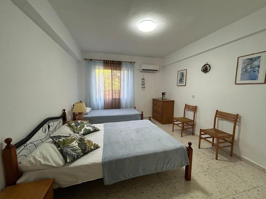 Seaview apartment with garden & pool
