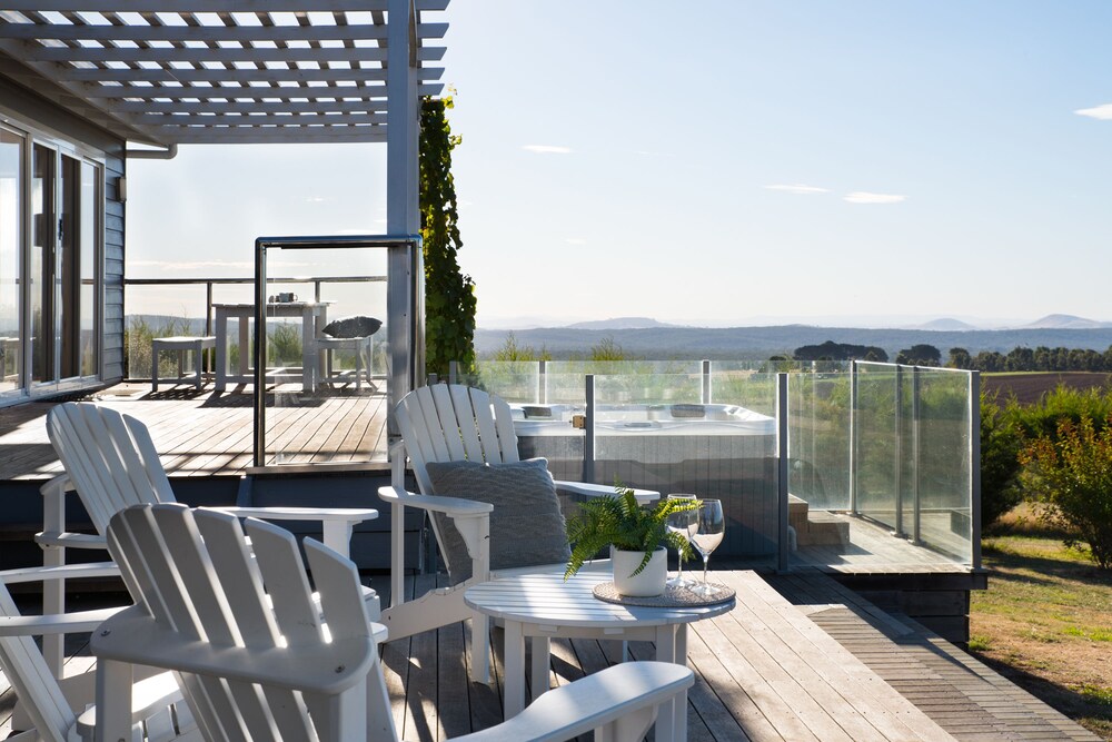 Musk Springs — 4-Star Luxury Hotel in Daylesford, Australia