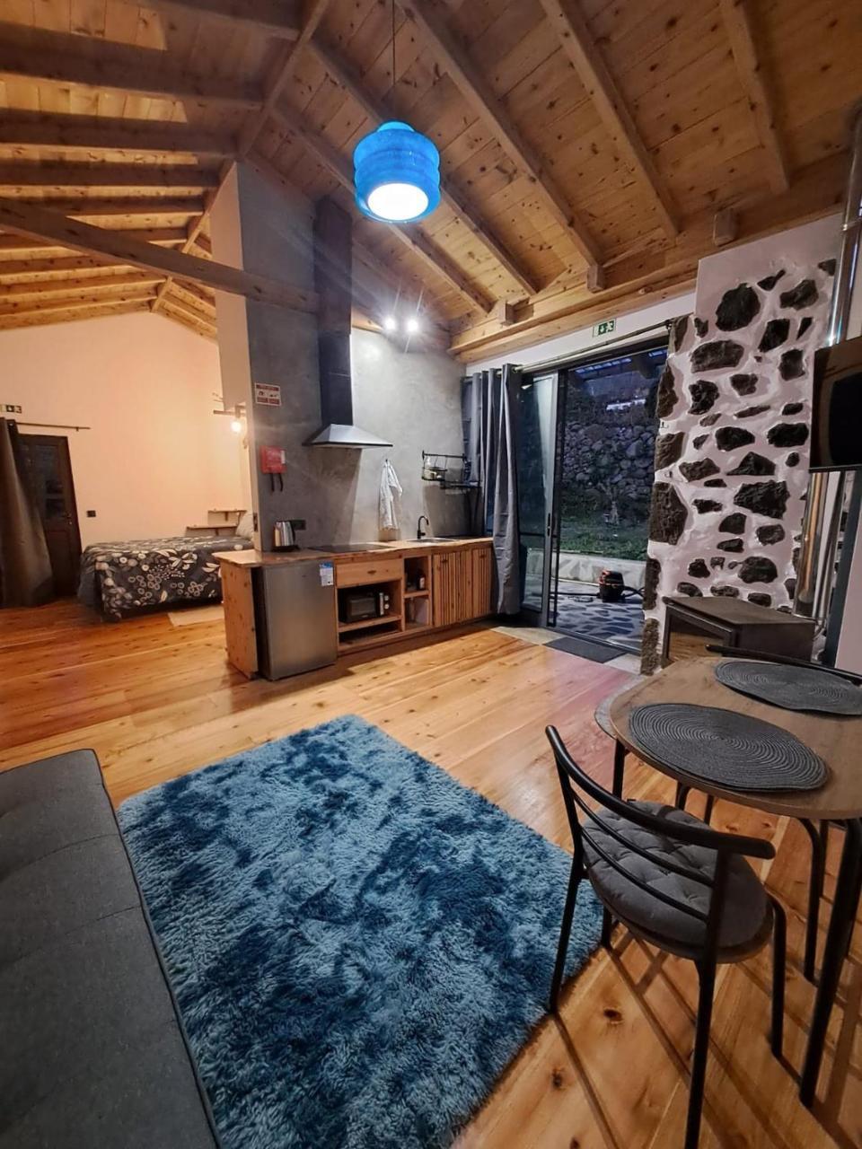 Casa Rosa Casas Florescer 21334218 — Lajes Das Flores