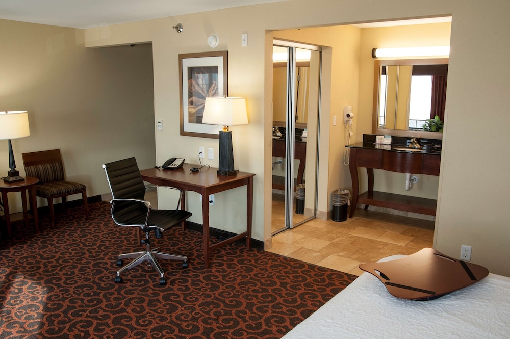 Hampton Inn & Suites Watertown - photo 49