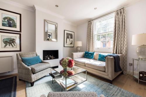 Prince Luxe 4 Bedroom House in Chelsea — 4-Star Luxury Hotel in London, United Kingdom