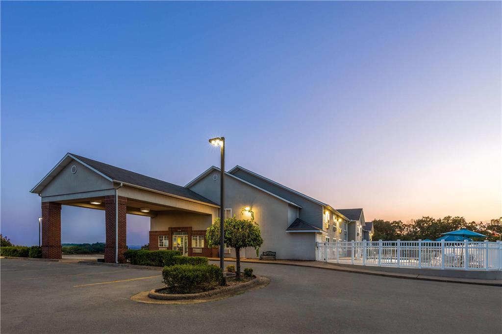 Days Inn by Wyndham Mountain Home - photo 4