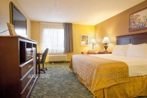 Baymont by Wyndham Battle Creek I 94 - photo 3