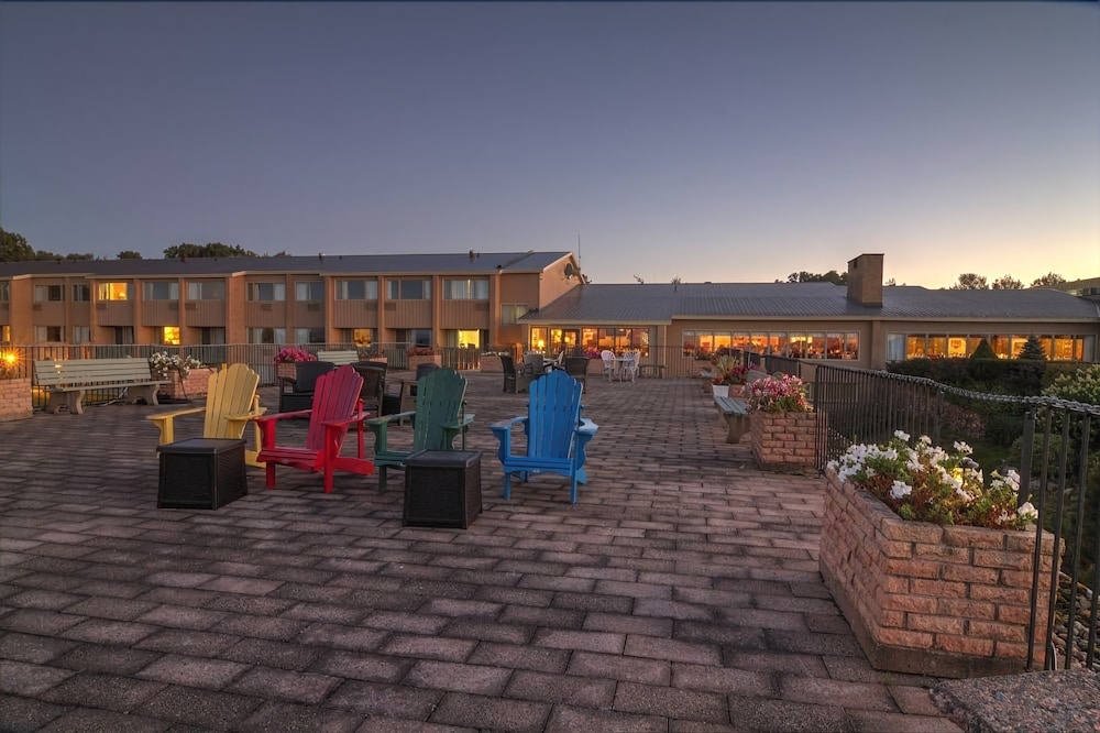 Old Orchard Inn — hotel in Wolfville