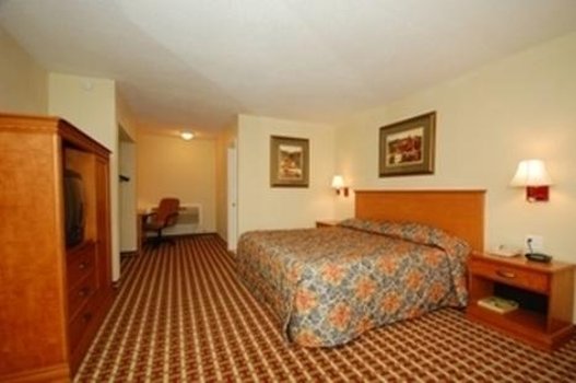 Motorsports Inn and Suites - photo 7
