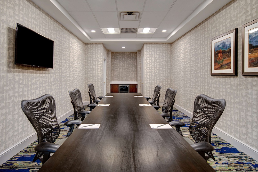 Hilton Garden Inn Detroit Metro Airport - photo 40