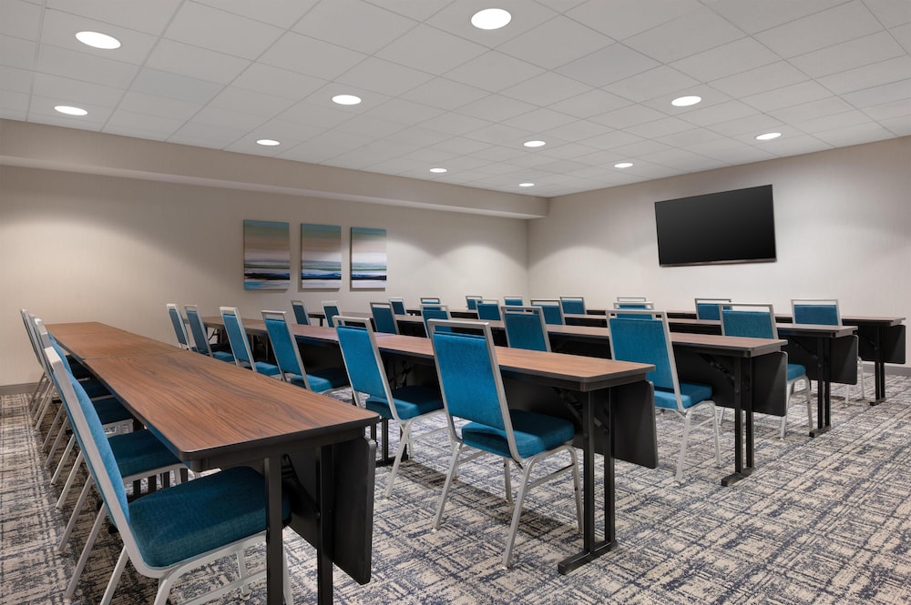 Hampton Inn & Suites Wilkes Barre Scranton - photo 31