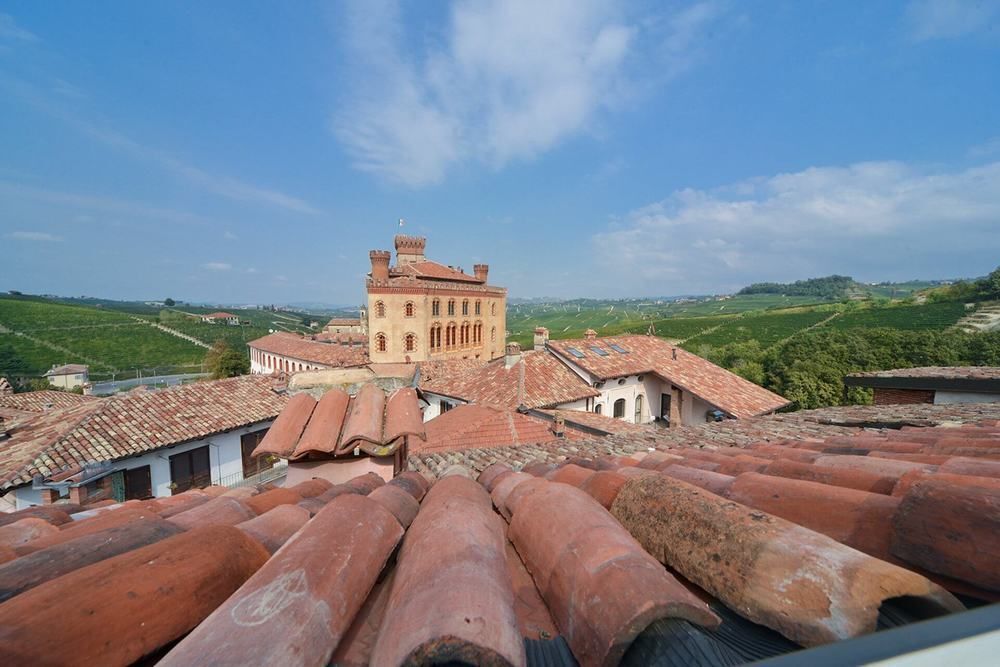Eleìra Luxury Accomodations — 4-Star Luxury Hotel in Barolo, Italy