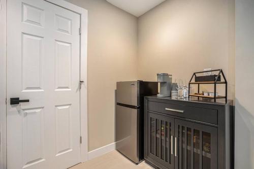 Private Room Kitchen & Bathroom 2 — Bradenton — photo 4