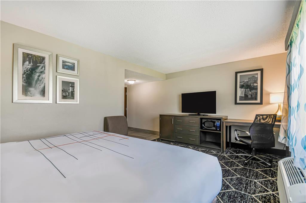 La Quinta Inn & Suites by Wyndham Batavia - photo 24