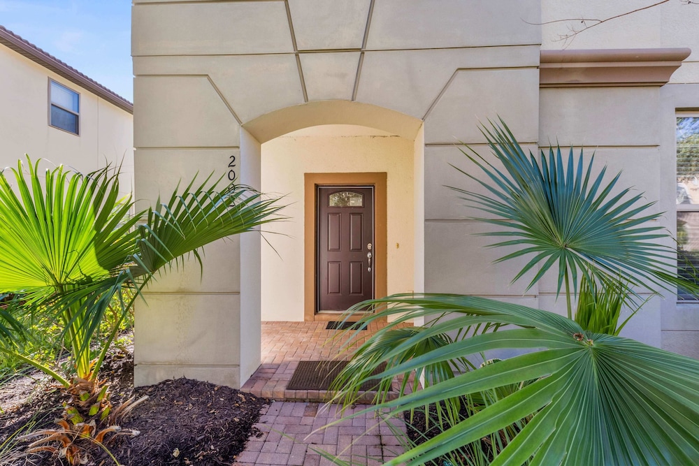 Beautiful Townhome With Splash Pool and Game Room - photo 52