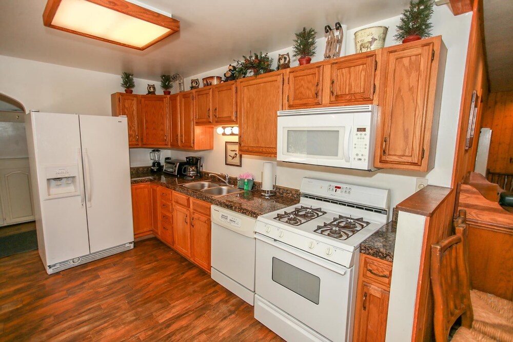 Hudson Bay Lakefront 1227 by RedAwning - photo 10