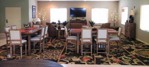 The Sagebrush Hotel - photo 8