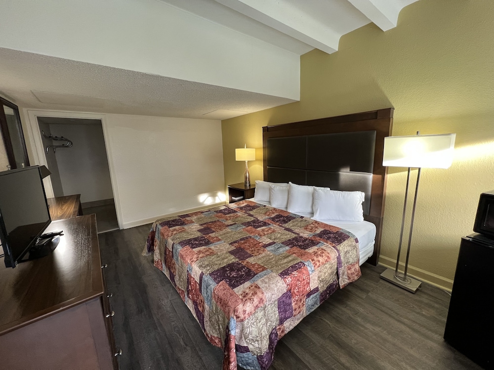 James River Inn & Suites - photo 2