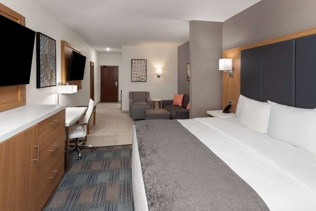La Quinta Inn & Suites Coralville Iowa City - photo 17