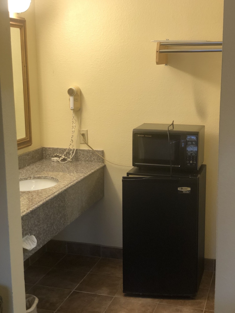 Inn At Mexia - photo 24