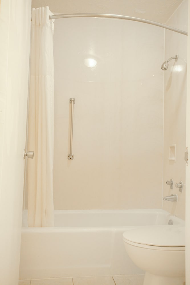 OYO Hotel Greensboro East I 40 - photo 38