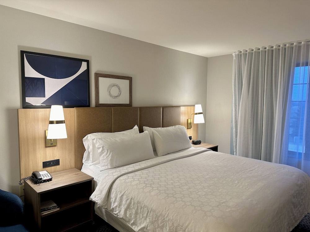 Staybridge Suites Milwaukee West Oconomowoc by IHG - photo 32