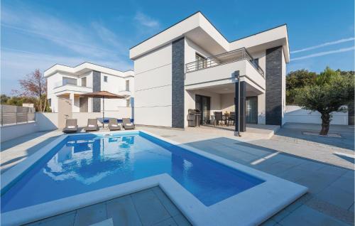 Three Bedroom Holiday Home In Razanj — 4-Star Luxury Hotel in Rogoznica, Croatia