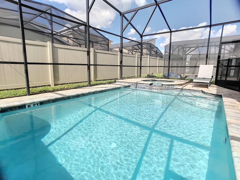 Paradise Escapes by Florida Spirit — 4-Star Luxury Hotel in Kissimmee, United States