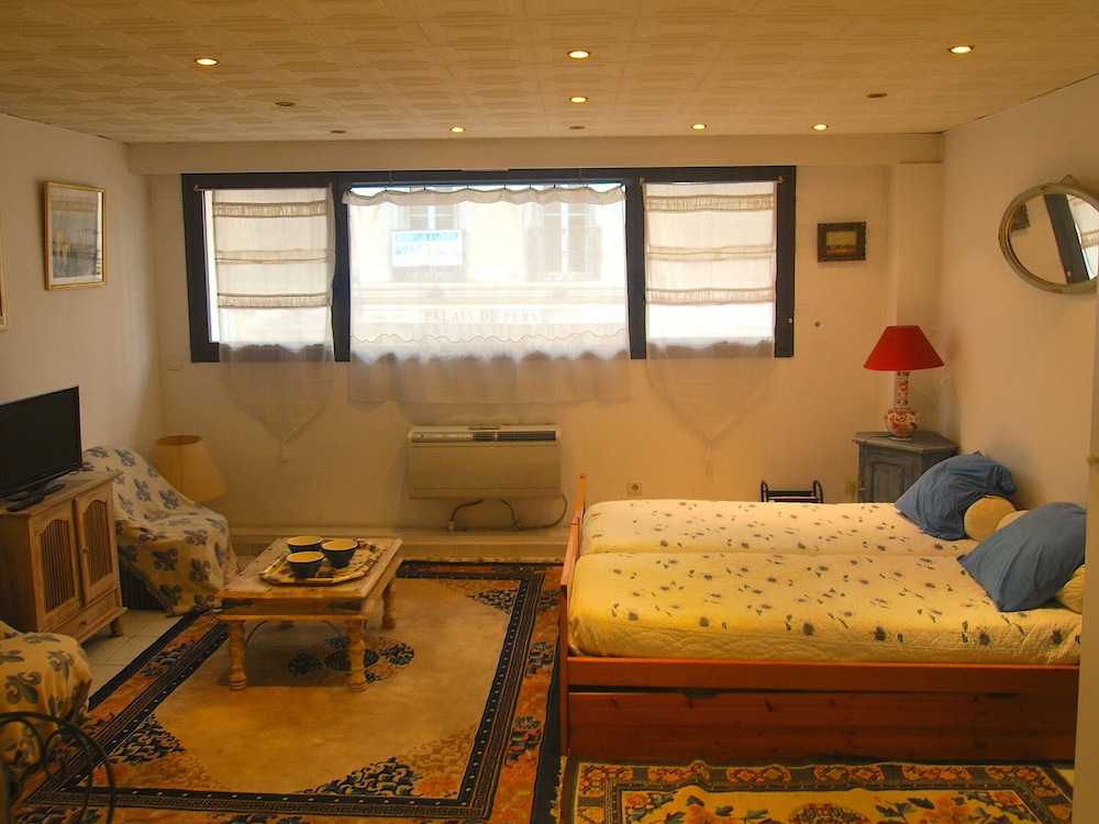 Lacour# 8 - carbon neutral hotel in Cannes