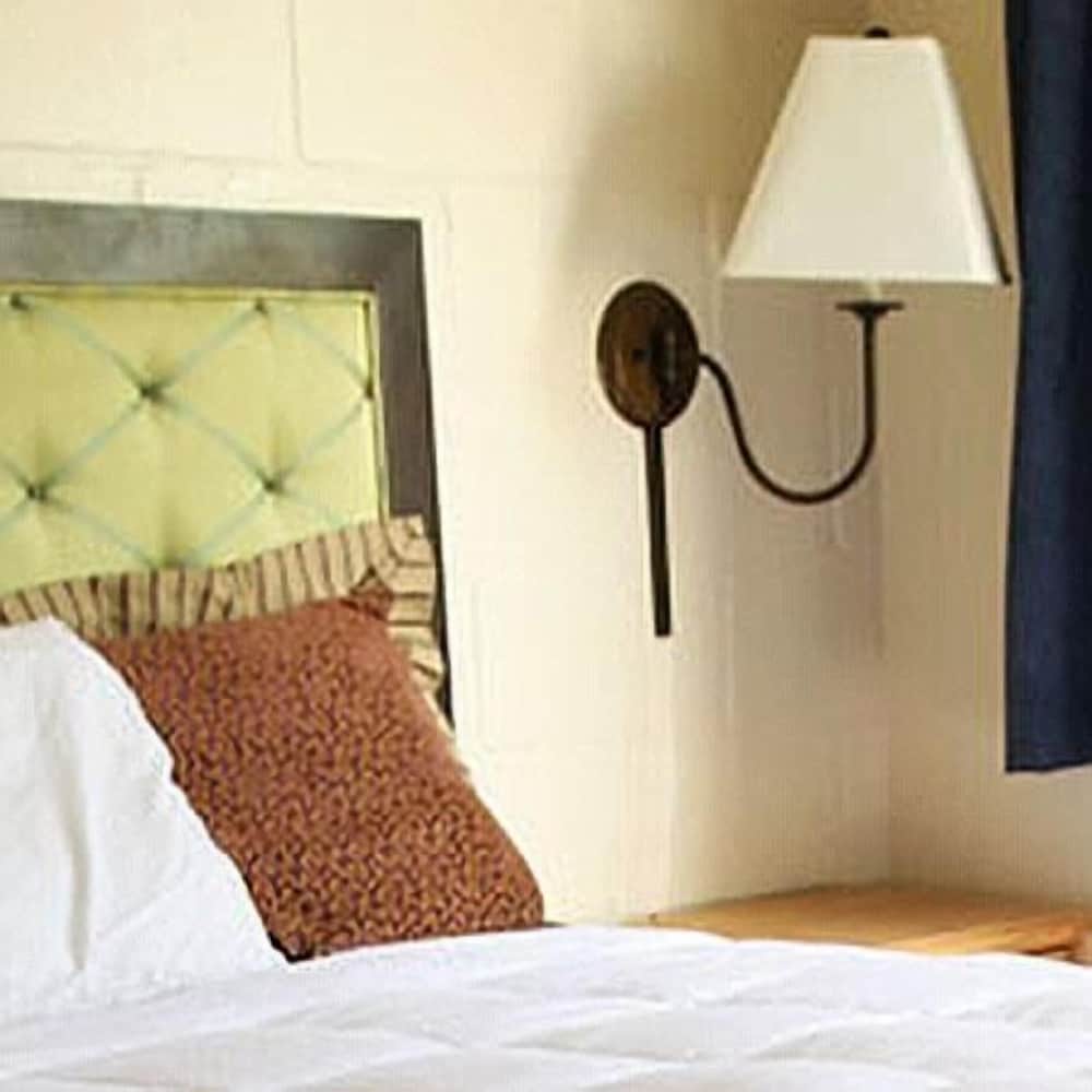 Lamplighter Motel - photo 14