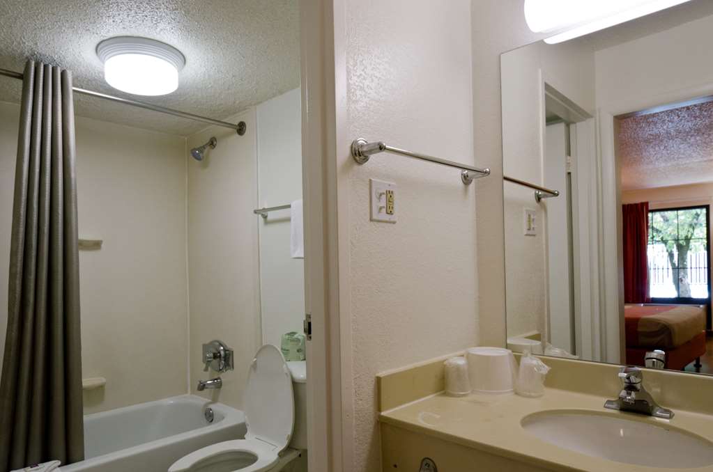 Motel 6 Frederick MD Fort Detrick - photo 15