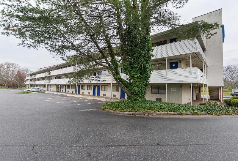 Motel 6 Charlotte NC Coliseum - photo 4