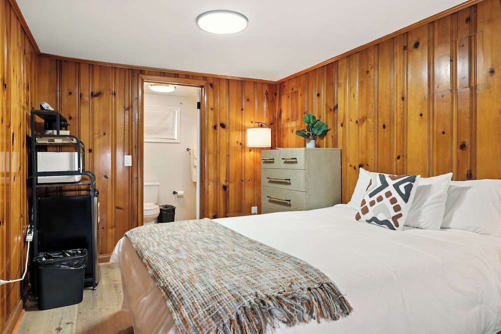 Hillside Motel LLC - photo 47