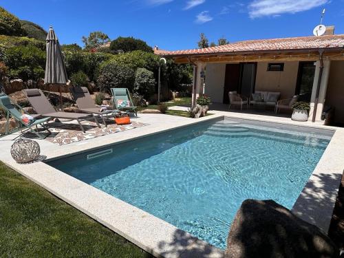 Cute Villa with pool in Palau — 4-Star Luxury Hotel in Palau, Italy