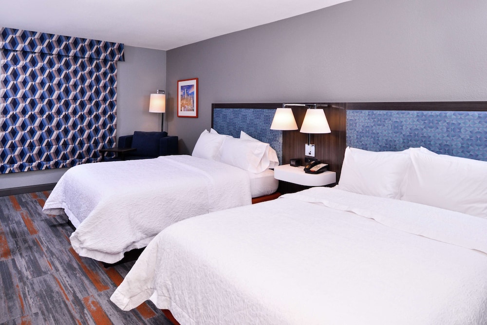 Hampton Inn & Suites Legacy Park Frisco - photo 10